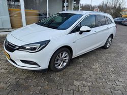 Weiß Gebraucht 2017 Opel Astra Innovation Kombi | 13.950 € (Fairer Preis)