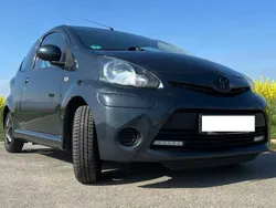 Grau Gebraucht 2013 Toyota Aygo Cool Kleinwagen | 6.000 € (Fairer Preis)