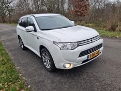 Weiß Gebraucht 2013 Mitsubishi Outlander P-HEV Intense+ SUV | 11.132 €