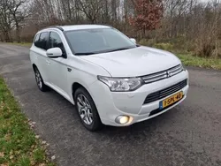 Weiß Gebraucht 2013 Mitsubishi Outlander P-HEV Intense+ SUV | 11.132 €