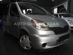 Grau Gebraucht 2002 Toyota Yaris Limousine | 3.900 € (Teuer)