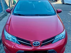 Rot Gebraucht 2014 Toyota Auris Hybrid Kleinwagen | 10.499 € (Fairer Preis)