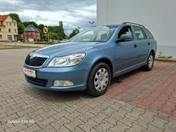 Grau Gebraucht 2012 Skoda Octavia Active Kombi | 3.600 € (Teuer)