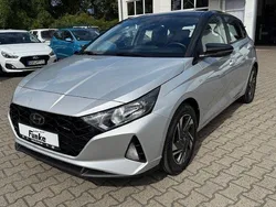 Silber Gebraucht 2021 Hyundai i20 Intro Edition Limousine | 14.990 € (Fairer Preis)