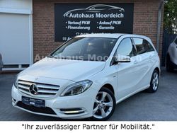 Weiß Gebraucht 2012 Mercedes B200 Van / Kleinbus | 11.599 € (Fairer Preis)