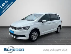 Pure white Gebraucht 2024 VW Touran Comfortline Van / Kleinbus | 32.200 € (Fairer Preis)