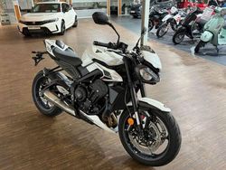 Weiss Gebraucht 2024 Triumph Moss | 8.990 €