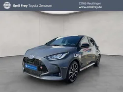 Grau Neu 2025 Toyota Yaris Sport Limousine | 33.590 € (Teuer)