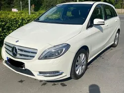 Weiß Gebraucht 2012 Mercedes B180 Van / Kleinbus | 5.700 € (Fairer Preis)
