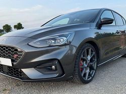 Grau Gebraucht 2020 Ford Focus ST Limousine | 24.400 € (Fairer Preis)