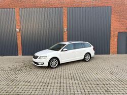 Weiß Gebraucht 2014 Skoda Octavia Elegance Kombi | 5.800 € (Superpreis)