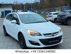 Weiß Gebraucht 2013 Opel Astra Edition Kombi | 2.999 € (Fairer Preis)