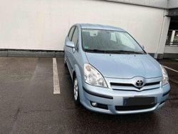 Grau Gebraucht 2005 Toyota Corolla Verso Edition Van / Kleinbus | 3.650 € (Guter Preis)