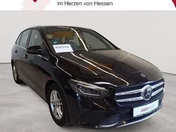 Nachtschwarz Gebraucht 2020 Mercedes B180 Style Van / Kleinbus | 17.790 € (Guter Preis)