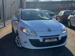 Weiß Gebraucht 2011 Renault Mégane III Limousine | 5.990 € (Etwas zu teuer)