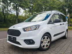 Weiß Gebraucht 2020 Ford Tourneo Courier Ambiente Van / Kleinbus | 11.990 € (Fairer Preis)