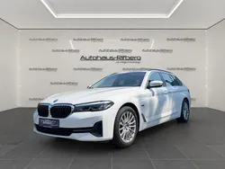 Weiß Gebraucht 2022 BMW 530e Performance Kombi | 28.890 € (Fairer Preis)