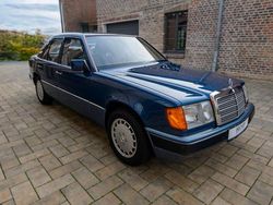 Blau Gebraucht 1990 Mercedes E300 Limousine | 9.500 €