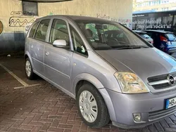 Grau Gebraucht 2005 Opel Meriva Van / Kleinbus | 2.990 € (Etwas zu teuer)