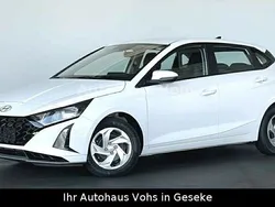 Weiß Gebraucht 2024 Hyundai i20 Comfort Limousine | 18.770 € (Guter Preis)