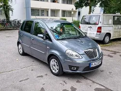 Grau Gebraucht 2008 Lancia Musa Van / Kleinbus | 1.900 €