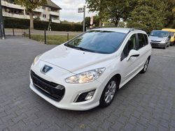 Weiß Gebraucht 2012 Peugeot 308 Active Kombi | 1.700 € (Teuer)