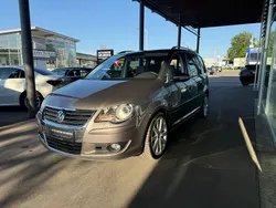 Grau Gebraucht 2010 VW Touran Highline Van / Kleinbus | 7.990 € (Fairer Preis)