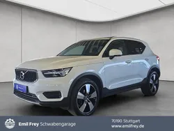 Weiß Gebraucht 2022 Volvo XC40 Momentum SUV | 27.970 € (Fairer Preis)