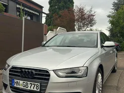 Grau Gebraucht 2014 Audi A4 Attraction Limousine | 10.990 € (Superpreis)