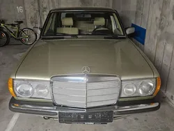 Grün Gebraucht 1981 Mercedes 240 Limousine | 15.000 €