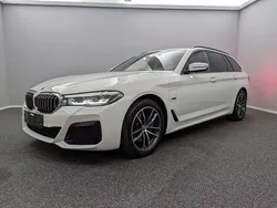 Weiß Gebraucht 2021 BMW 530 Shadowline Kombi | 31.799 € (Fairer Preis)