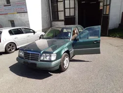 Grün Gebraucht 1995 Mercedes E200 Limousine | 12.900 €