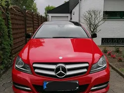 Rot Gebraucht 2012 Mercedes 220 Coupé | 7.999 €