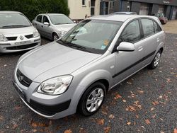 Silber Gebraucht 2008 Kia Rio EX Limousine | 3.500 € (Etwas zu teuer)