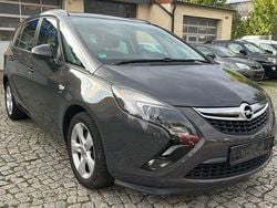 Grau Gebraucht 2016 Opel Zafira Tourer drive Van / Kleinbus | 5.900 € (Superpreis)