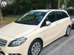 Beige Gebraucht 2013 Mercedes B180 Van / Kleinbus | 9.500 €