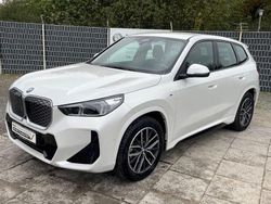 Mineralweiss metallic Gebraucht 2024 BMW iX1 M Sport SUV | 45.900 € (Fairer Preis)