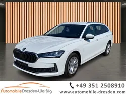 Pure white Gebraucht 2024 Skoda Superb Selection Kombi | 32.980 € (Fairer Preis)