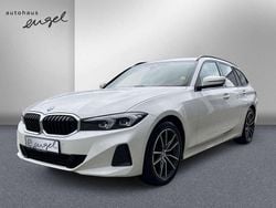 Alpinweiß Gebraucht 2023 BMW 318 Shadowline Kombi | 27.449 € (Guter Preis)