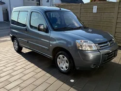 Grau Gebraucht 2005 Citroën Berlingo Van / Kleinbus | 5.999 €