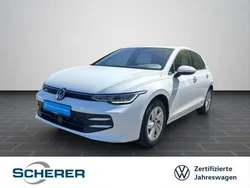Weiß Gebraucht 2024 VW Golf VIII Life Kleinwagen | 22.790 € (Guter Preis)