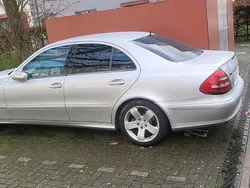 Silber Gebraucht 2005 Mercedes E320 Limousine | 2.990 €