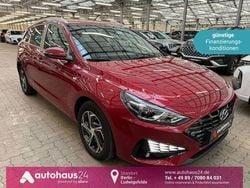 Rot Gebraucht 2023 Hyundai i30 Select Kombi | 17.670 € (Guter Preis)