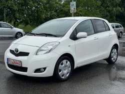 Weiß Gebraucht 2011 Toyota Yaris Multidrive S Limousine | 6.975 €
