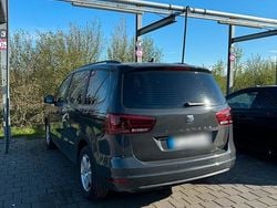 Grau Gebraucht 2015 Seat Alhambra Van / Kleinbus | 12.900 €