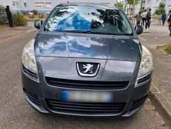 Grau Gebraucht 2010 Peugeot 5008 Van / Kleinbus | 2.800 €