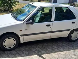Weiß Gebraucht 1996 Peugeot 106 Kleinwagen | 400 €