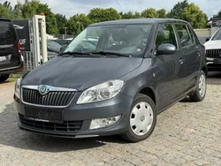 Grau Gebraucht 2012 Skoda Fabia Ambition Limousine | 1.990 € (Superpreis)