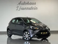 Grey metallic Gebraucht 2021 Toyota Aygo X-play Kleinwagen | 11.480 € (Fairer Preis)