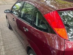 Rot Gebraucht 2004 Ford Focus Ambiente Limousine | 1.500 € (Guter Preis)